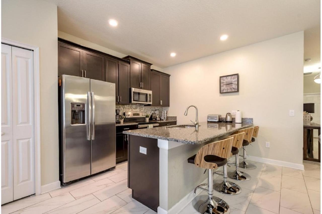 Four-Bedroom Townhome Davenport Exteriör bild